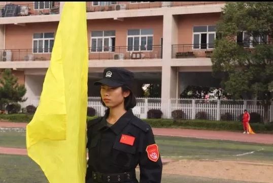 团体操展示_学生团体操队形图片_团体操动作编排