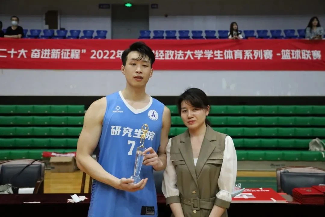 扶绥高校篮球赛冠军是哪个学校_全国高校篮球比赛排名一览表_高中篮球冠军