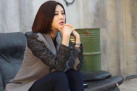 女明星穿健身装_女星健身装_女明星健身裤突出
