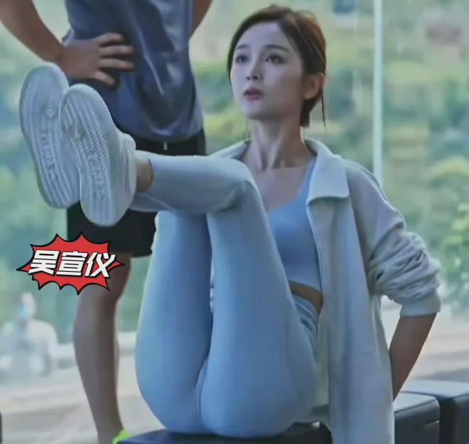 女明星穿健身装_明星穿的健身裤品牌_女明星健身裤突出