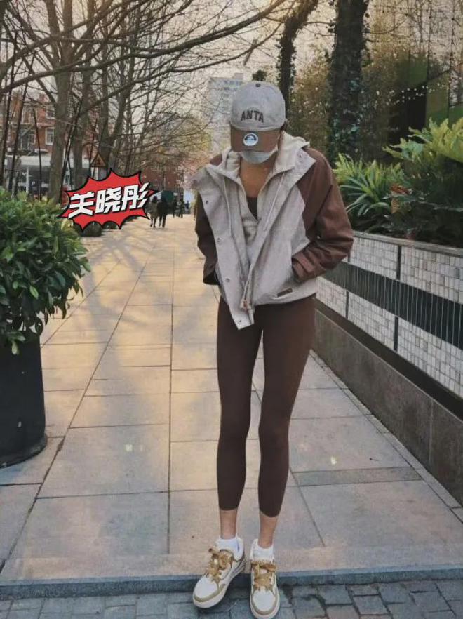 女明星健身裤突出_明星穿的健身裤品牌_女明星穿健身装