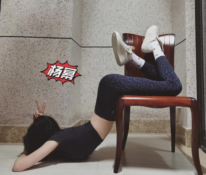 女明星穿健身装_女明星健身裤突出_明星穿的健身裤品牌