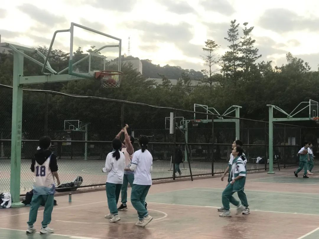 篮球进球脚步规则_进球脚步篮球规则视频_篮球进攻脚步教学视频