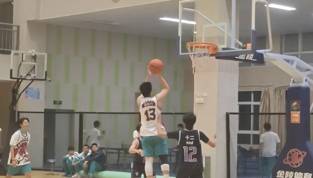 篮球进攻脚步教学视频_篮球进球脚步规则_进球脚步篮球规则视频