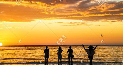 夕阳美女游泳换气技巧教学（细致讲解如何在夕阳下游泳时正确换气）
