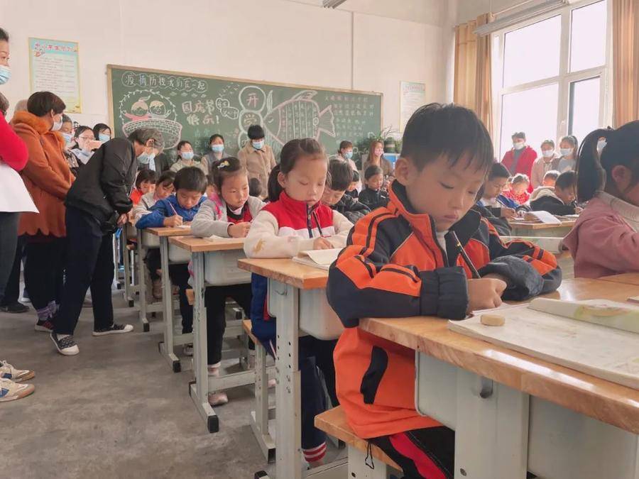 小学生礼仪操口号_小学生礼貌体操_小学生礼仪广播体操