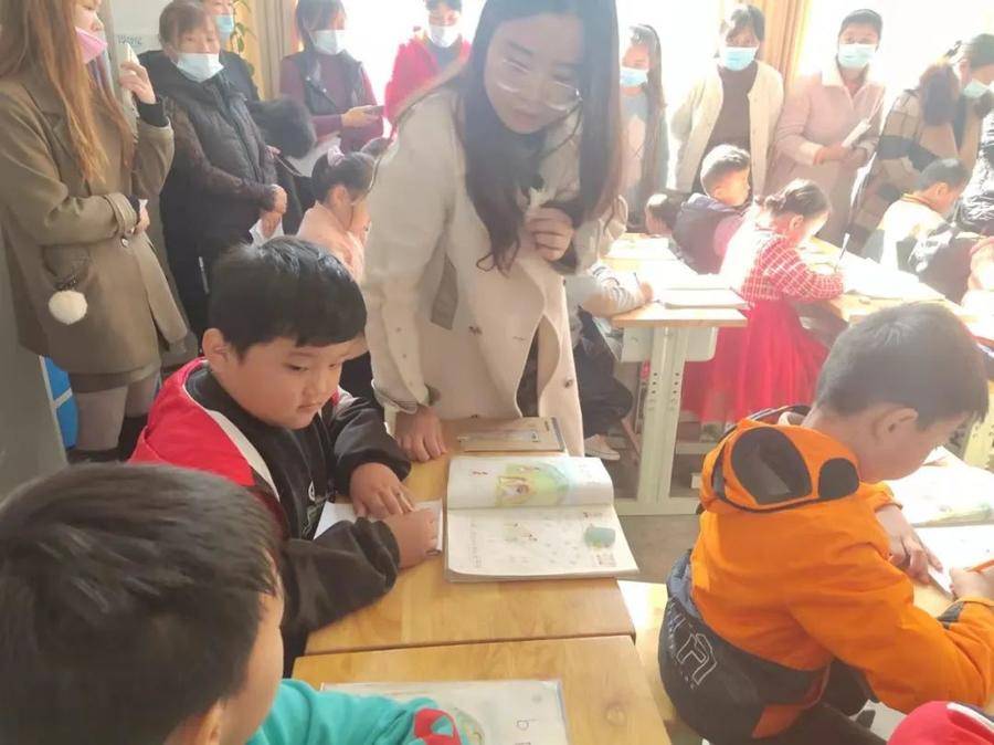 小学生礼仪广播体操_小学生礼貌体操_小学生礼仪操口号
