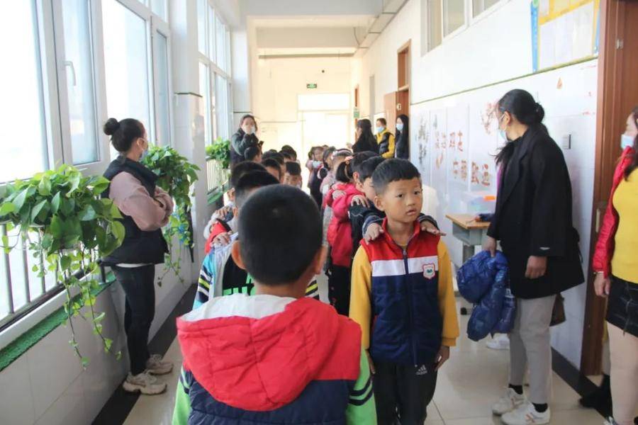 小学生礼仪广播体操_小学生礼仪操口号_小学生礼貌体操