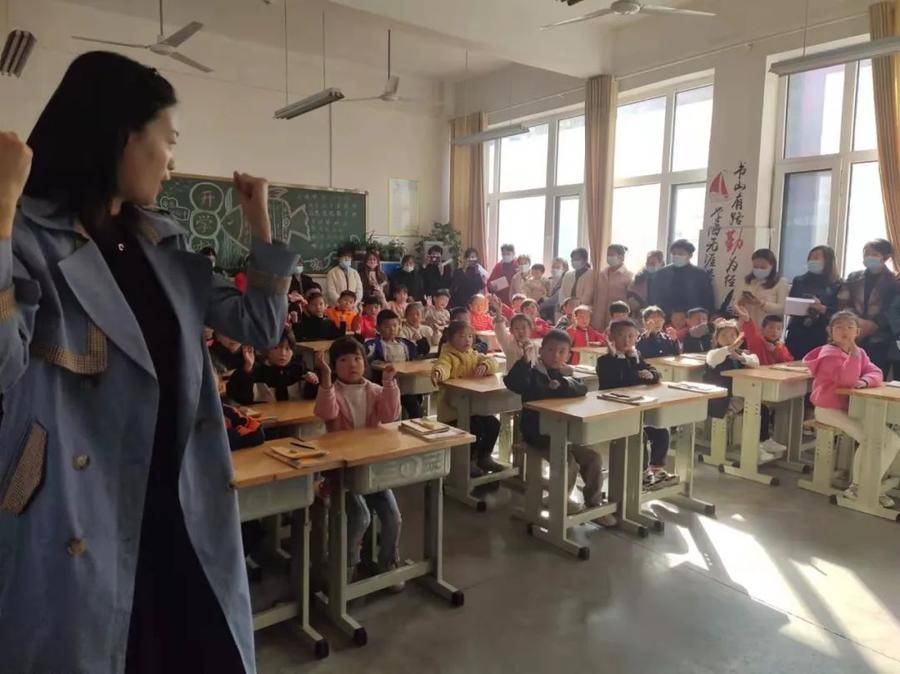 小学生礼仪操口号_小学生礼仪广播体操_小学生礼貌体操
