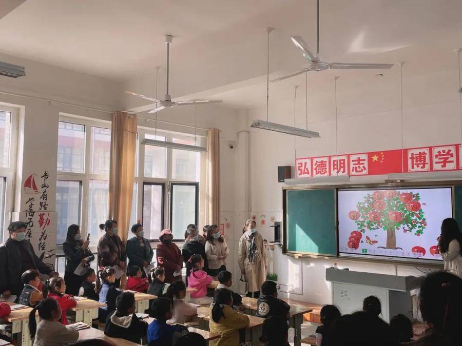小学生礼貌体操_小学生礼仪操口号_小学生礼仪广播体操