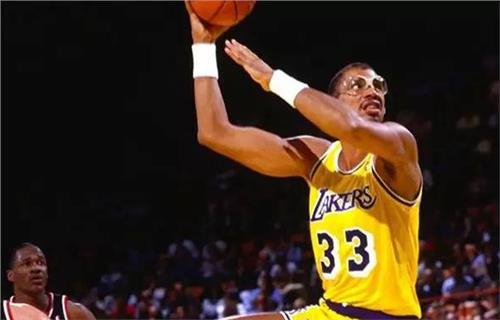 篮球各位置历史前十_篮球历史上第一位得分人_nba历史球员得分排名