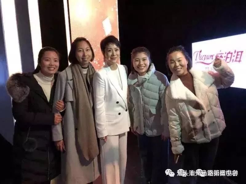 海清游泳冠军照_王丽坤素颜游泳照_李照雄和许海清