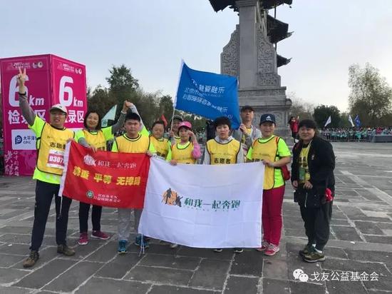 腾中马拉松_马拉松奔中什么意思_北京马拉松雾霾中开跑