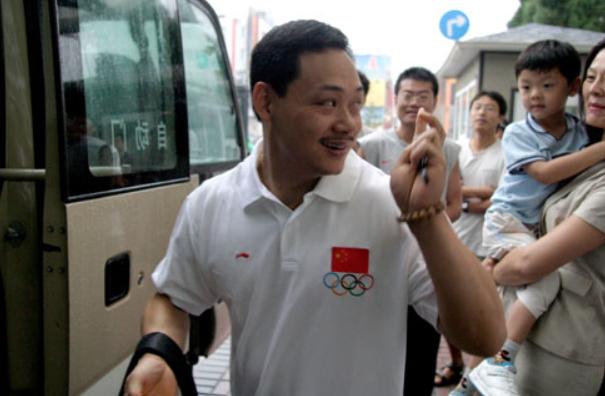 举重冠军励志哥_励志的举重冠军_励志哥举重冠军视频