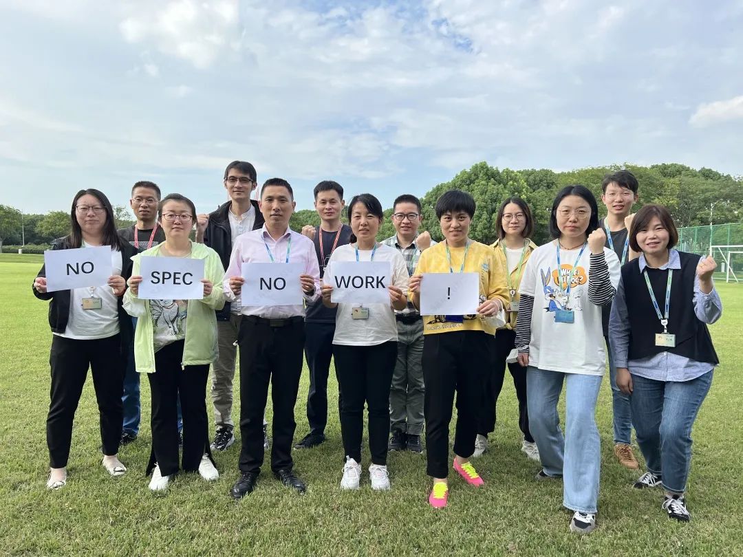 足球丢手绢游戏规则_足球丢球_足球用手扔的是什么球