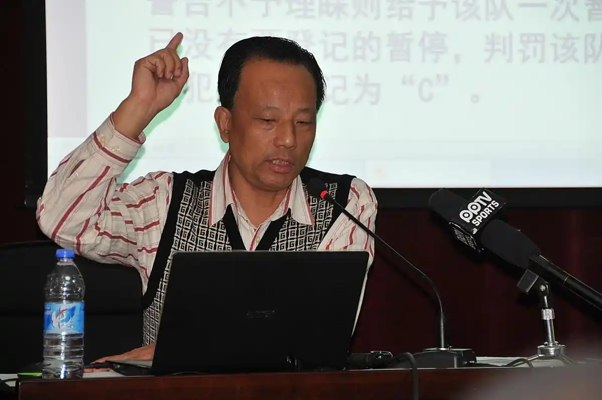 篮球翻板算出界吗_篮球翻板规则_篮球规则翻手