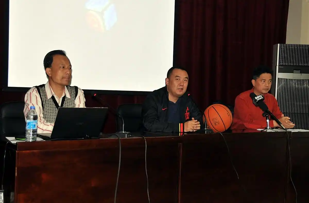 篮球翻板规则_篮球规则翻腕图解_篮球翻板算出界吗