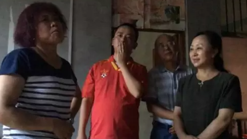 举重冠军身高_举重冠军个子_个子高的举重运动员
