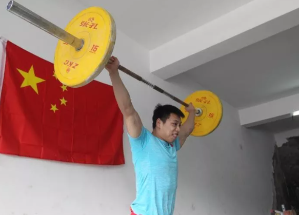 个子高的举重运动员_举重冠军身高_举重冠军个子