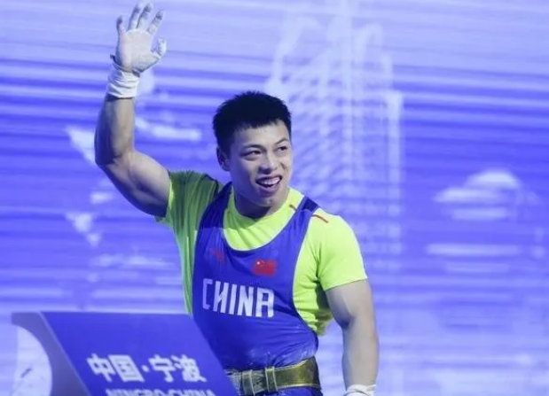 举重冠军个子_个子高的举重运动员_举重冠军身高