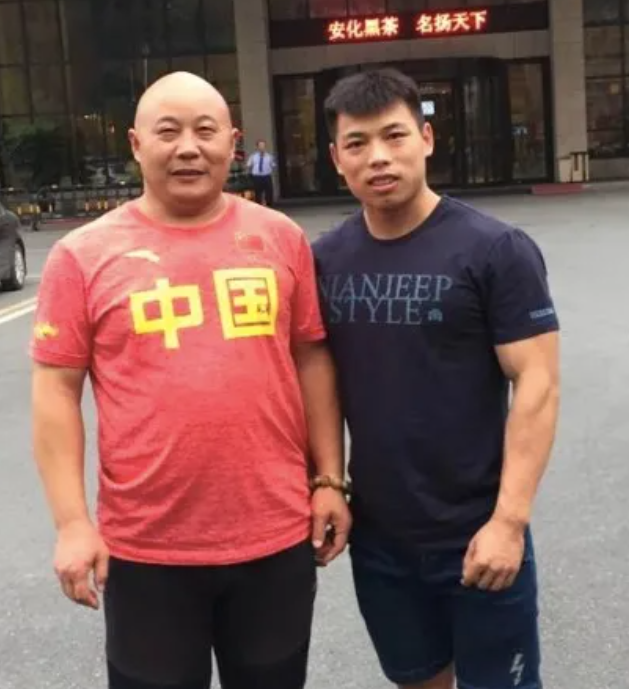 个子高的举重运动员_举重冠军个子_举重冠军身高