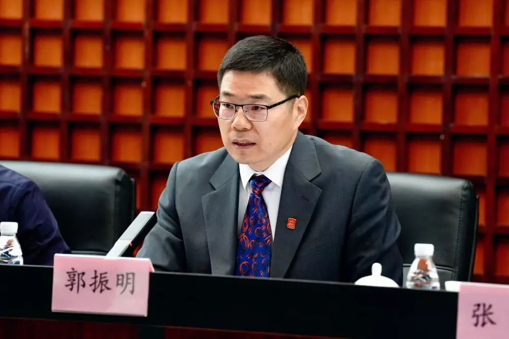 游泳冠军男所有名单_体坛明星游泳冠军是谁_游泳明星排名